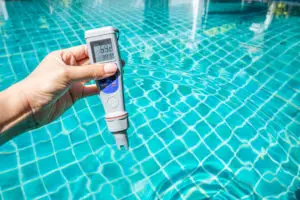 Read more about the article Saltwater vs Chlorine Pools, Which is Better for You?