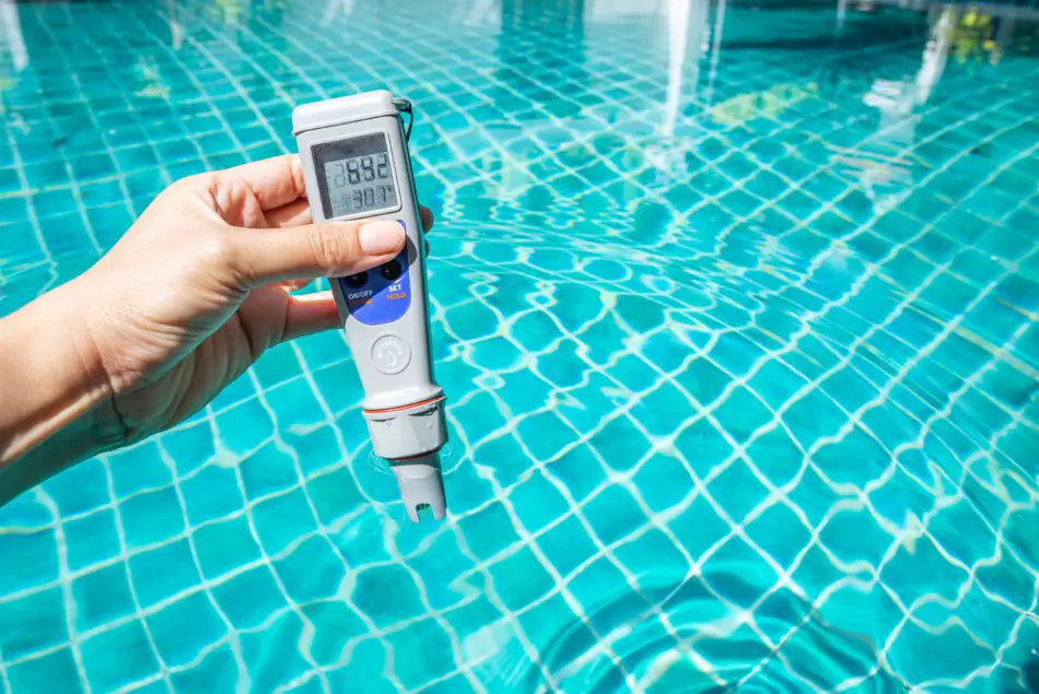 Saltwater vs Chlorine Pools, Which is Better for You?