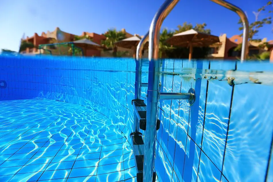 Swimming Pool Maintenance: Benefits of Borate Treatments