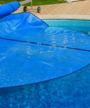Which Type of Swimming Pool Cover is Right for You?